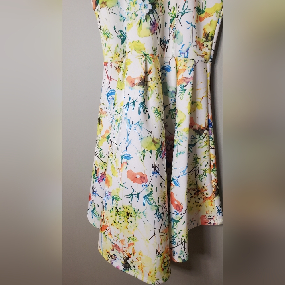 Women's Floral Fit And Flare Halter Dress Size Medium - Picture 4 of 9